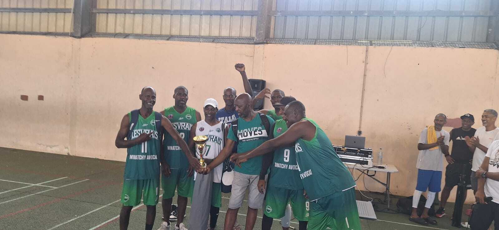 L'équipe des anciens du JISC remporte le tournoi +50 ans 🏆🏀