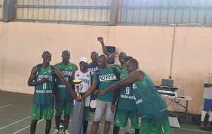L'équipe des anciens du JISC remporte le tournoi +50 ans 🏆🏀